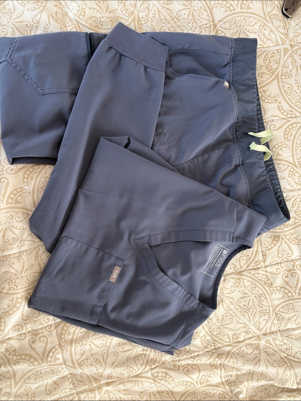 FIGS women’s Jogger-Style Scrub Set with Lime Drawstring.  Dusty blue.